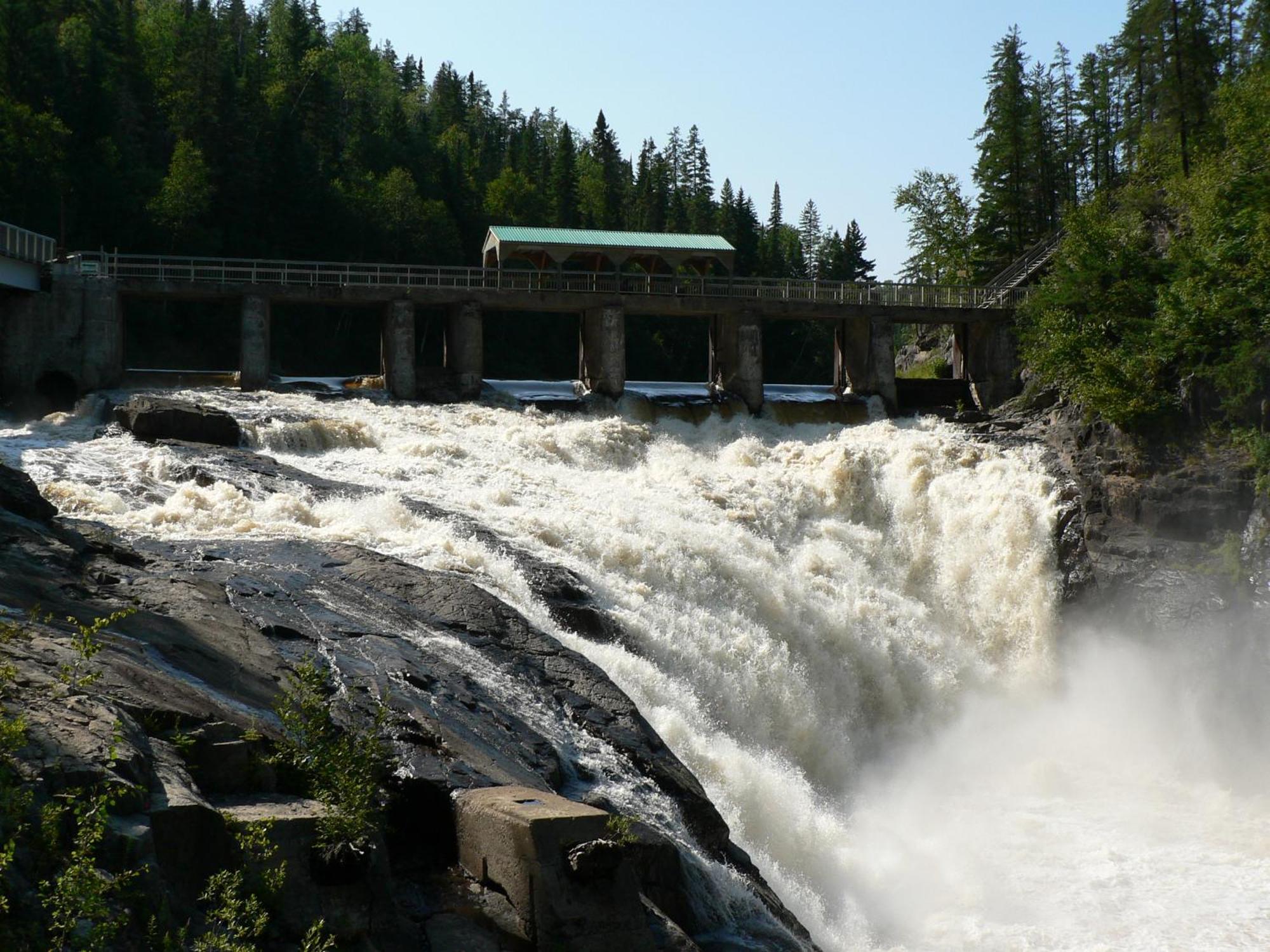 Le Gite Du Pecheur Metabetchouan-Lac-a-la-Croix Exterior photo